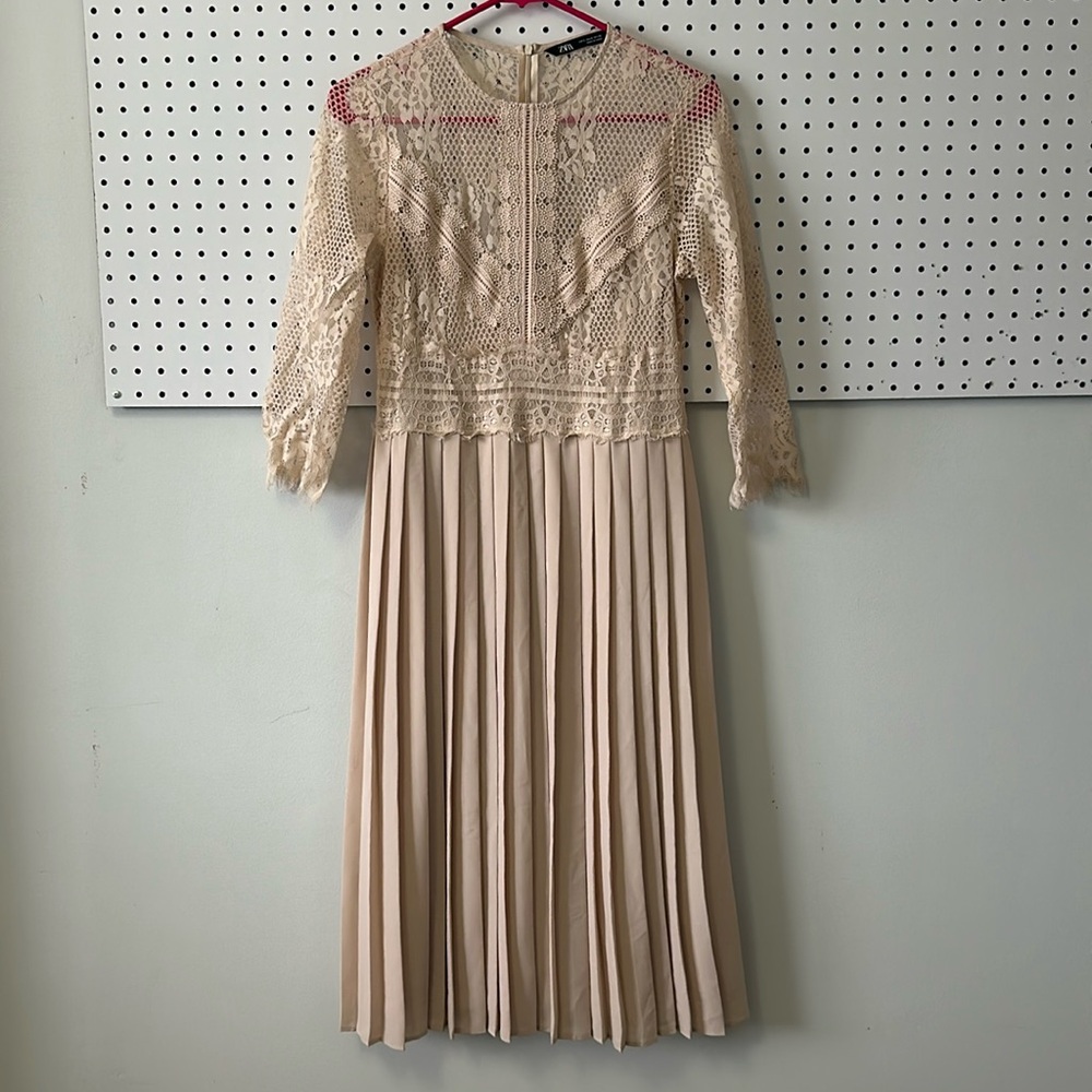 Zara Pleated Lace Midi in Blush